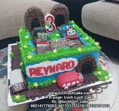 Kue ulang tahun kereta api mini. Luch Luch Cake