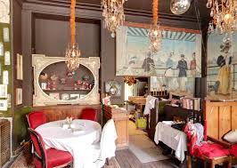 Petrelle Restaurant 34 Rue Petrelle 9eme Very Cosy And Typical French Restaurant With A Dog And A Cat Walking Around Restaurants In Paris Wohnen