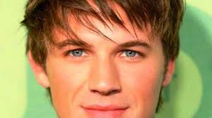 Many men have a larger than average forehead because of either the natural shape of the face or a receding hairline but that definitely does not mean that the haircut has to be unfashionable in any way. Male Hairstyles For Big Heads Perfect Styles For Men Hairstyles Out