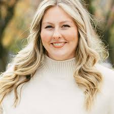 Judith Murdock's Instagram, Twitter & Facebook