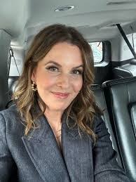 Deanna Owens's Instagram, Twitter & Facebook