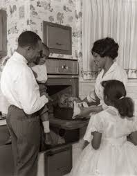 African American Black Actors Over 60 A Picture Of A Black Family From The 60s African American Family African American Fashion Black Lives