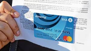 Antes de pasar a cuándo cobro la tarjeta alimentar en julio, es necesario que tengan en cuenta que pueden hacer un reclamo, pero antes tienen que confirmar las fechas.en el caso de que se haya superado, el beneficiario tiene que esperar hasta fin de mes y hacer el descargo correspondiente. Tarjeta Alimentar Y Auh Como Cobrar En Mayo Los 12 000 Extra Que Deposita El Gobierno El Cronista