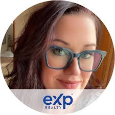 Crystal Elkins's Instagram, Twitter & Facebook