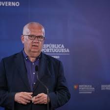 Eduardo arménio do nascimento cabrita (26 september 1961, in barreiro) is a portuguese legal professional and politician, acting as minister assistant in the cabinet of prime minister antónio costa since 26 november 2015. Eduardo Cabrita Anuncia A Preparacao De Um Justo Equilibrio Entre Desconfinamento E Medidas Restritivas Portugal Correio Da Manha