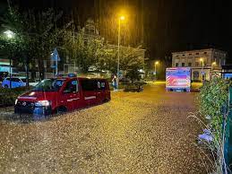 Jun 21, 2021 · unwetter in nrw: Hochwasser In Nrw Stadte Wegen Akuter Lebensgefahr Evakuiert Unwetter Lage Nrw