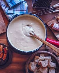 Fondue Savoyarde Thermomix Pour 4 Personnes Recettes Elle A Table Recette Fondue Savoyarde Recette Fondue Savoyarde Recette Fondue