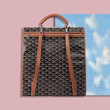 Maison Goyard On Instagram The 5 Steps To Master The Art Of The Saint Leger Bag Step 1 Backpack Mode Step 2 Remove T Goyard Goyard Backpack Maison Goyard