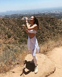Hiking To The Hollywood Sign This Sunday Trekking Outfit Glamour Photography Hiking Outfit