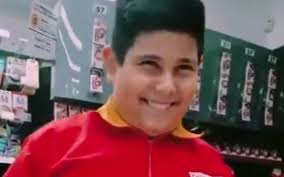 Elías navarro, mejor conocido como el 'niño del oxxo' por un video que tomó relevancia en redes sociales, reapareció enfundado en el uniforme de burger king. Verdad O Mentira Conoce Los Mitos Sobre La Historia Del Nino Del Oxxo El Sol De Puebla Noticias Locales Policiacas Sobre Mexico Puebla Y El Mundo