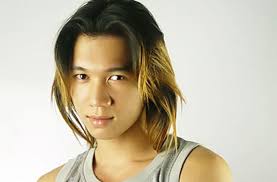 HIEUTHUHAI hát thế nào mà lại bị so sánh với Lương Bằng Quang?