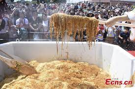 Tasting event with jumbo instant noodles breaks world record