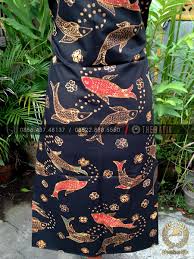 Find craft supplies you'll love. Bahan Baju Batik Kain Batik Tulis Motif Ikan Mas Latar Hitam Thebatik Co Id