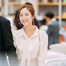 She said that she laughed it off at first, but it seemed like the rumors had already. Tampilan Manis Park Min Young Pemeran Di Drama What S Wrong With Secretary Kim Lifestyle Liputan6 Com