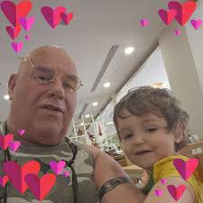 Batteries are two 8.4v 3000mAh rc car batteries with a wye plug to make  them run in series, so 16.8 volts. After this video, I put these exact  batteries in my Bachmann