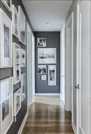 Peinture couloir moderne contraste entre plafond et sol. Couloir Gris Et Blanc Idees Deco Et Conseils Pour Un Couloir Moderne