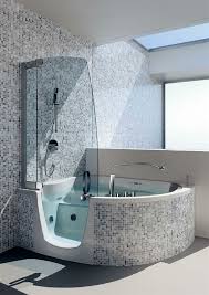 Baignoire A Porte Caracteristiques Et Avantages Principaux Baignoire Moderne Baignoire D Angle Douche Idee Salle De Bain