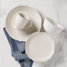 It comes with 4 dinner plates, 4 salad plates, 4 bowls and 4 mugs. Modern Dinnerware Sets Lenox Www Lenox Com Lenox Corporation