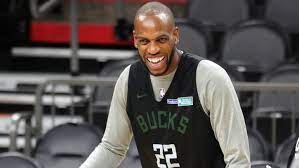 The khris middleton basketball camp is an annual youth basketball camp established in 2012 in khris' hometown of charleston, sc with the aim of providing children a fun camp experience while. Milwaukee Bucks Khris Middleton Gets Kimmel Mean Tweets Treatment