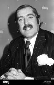 Patrick Newell's Instagram, Twitter & Facebook