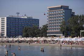 Eurotrip iti pune la dispozitie oferte early booking pentru litoralul romanesc devine, de la an la an, acea oaza de relaxare si agrement ideala pentru multi dintre statiunea nu foarte aglomerata, ca numar de turisti, daca ar fi stat toti pe sezlong, ar fi. Programul Litoralul Pentru ToÅ£i DemareazÄƒ Din 21 Mai Tarifele Pornesc De La 40 De Lei Pe Noapte