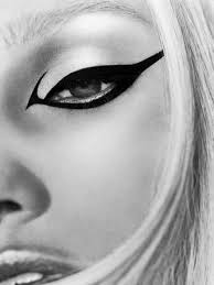 Black And White Graphic Eyeliner Pin By Bianca Benjamin On I Feel Pretty Egyptian Makeup Eyeliner Designs Alien Makeup