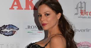 9 march 1955) is an italian actress. 2021 Naike Rivelli Daughter Of Ornella Muti Les Bronzes 3 Strips Naked On Instagram Current Woman Le Mag