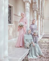 Warna putih merupakan warna yang sinonim bagi baju pengantin baru. 45 Model Dress Bridesmaid Hijab Modern Elegan 2021 Bergaya