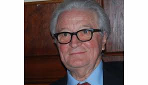 Livre. Les coups et blessures de Roland Dumas