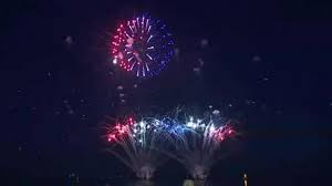 Le lundi 13 juillet 2020, la municipalité de tivernon vous propose à la nuit tombée un feu d'artifice. Video 14 Juillet A Nice Les Images Du Premier Feu D Artifice Depuis L Attentat De 2016 Lci
