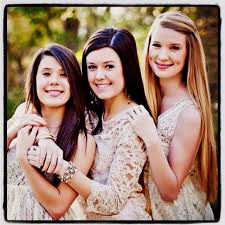 Pin By Shelby Stripling On Aw So Cute Sisters Photoshoot Sister Picture Poses Sister Photography Tara and cara's photo shoot. sister picture poses sister photography