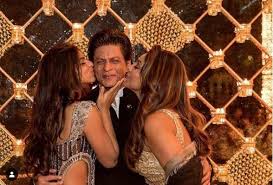 Gauri was born on 8th october 1970 in delhi to a traditional punjabi chibber family. Photo Shah Rukh Khan Receives Peck On His Cheeks From Wife Gauri And Daughter Suhana