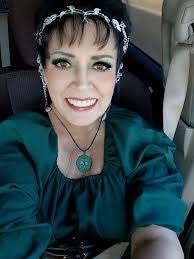 Amanda Bonnell's Instagram, Twitter & Facebook