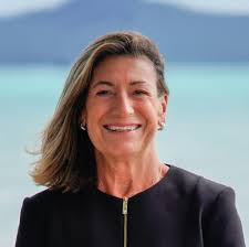 Janis Upton's Instagram, Twitter & Facebook