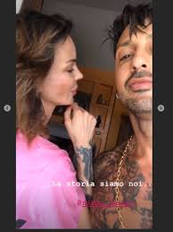 Nina Moric molla tutto e corre in Puglia da Fabrizio Corona per  riabbracciare il figlio Carlos