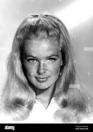 Edna Evans's Instagram, Twitter & Facebook