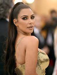 Kim kardashian wore versace to the 2018 met gala and attended without kanye west. Foto Seksinya Kim Kardashian Pakai Gaun Emas Super Ketat Di Met Gala Lifestyle Liputan6 Com