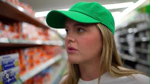 Wisconsin Tiff Quit Porn To Work At Dollar Tree Only To Still End Up On Her  Knees For Pay - XNXX.COM