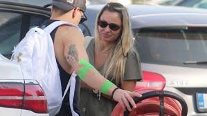 Τα πιο σταθερά κραγιόν της αγοράς, τώρα που δε θα φοράς μάσκα. Leyterhs Petroynias Basilikh Milloysh Bolta Sth Boyla Ligo Prin Ton Erxomo Toy Deyteroy Mwroy Toys Goba Stileto