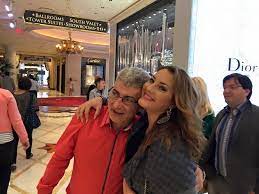 A fost căsătorită cu actorul victor moldovan, și cu textierul, scenaristul mircea block. Totul Despre Nunta Unei CantÄƒreÅ£e Celebre De La Noi S A MÄƒritat A Patra OarÄƒ