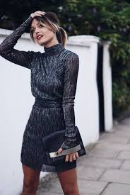 In catholic traditions, there may also be a midnight mass. Quelle Tenue De Fete Choisir Pour Votre Morphologie Malwina Personal Shopper Paris Relooking