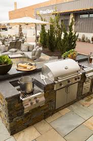 Fugen Sie Ihrem Garten Eine Luxuriose Aussenkuche Hinzu Und Geniessen Sie Alles Was Mutter Natur Zu Bieten Hat Luxurykitchendesigns Hinterhof Kuche Outdoor Kuche Outdoor Grill Kuche