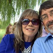 When is Salad To Go opening in Manor?