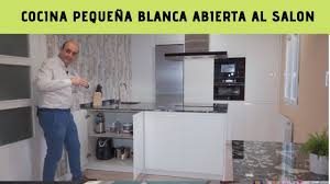 1 galería de fotos cocinas pequeñas. Cocina Pequena Moderna Blanca Con Isla Encimera De Cocina Granito Youtube