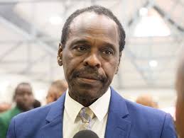 The Prime Minister talking about the UNC campaign in large groups, I hope  seeing how much people Wash Out Hinds have walking with him in Beetham  trying to fool the people! P.S.