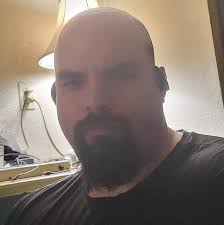 Why do I struggle to unrack heavy weights during bench press?