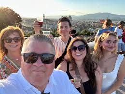 Beautiful sunset from @piazzalemichelangleo with the Fam!