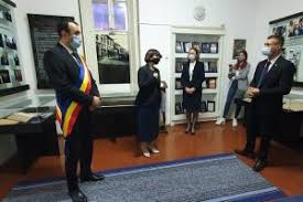 In 2003, elie wiesel a prezidat comisia internationala privind holocaustul din romania. Casa Memoriala Elie Wiesel Arhive Salut Sighet