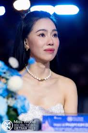 Bị 'Bà trùm Hoa hậu' hủy kết bạn, NTK Đỗ Mạnh Cường vỗ mặt: 'Mừng muốn xỉu'