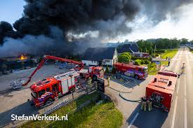 Maybe you would like to learn more about one of these? Grip 1 Zeer Grote Brand Bedrijfspand Elzenweg Zuiderzeestraatweg Oldebroek Foto S Stefan Verkerk Fotografie Webdesign
